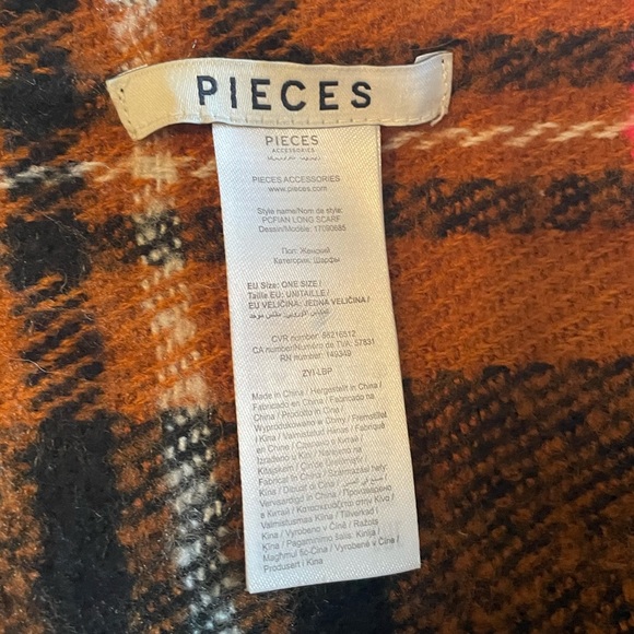 Pieces cozy on trend plaid oversized blanket scarf wrap fringe trim cold weather - Picture 6 of 10
